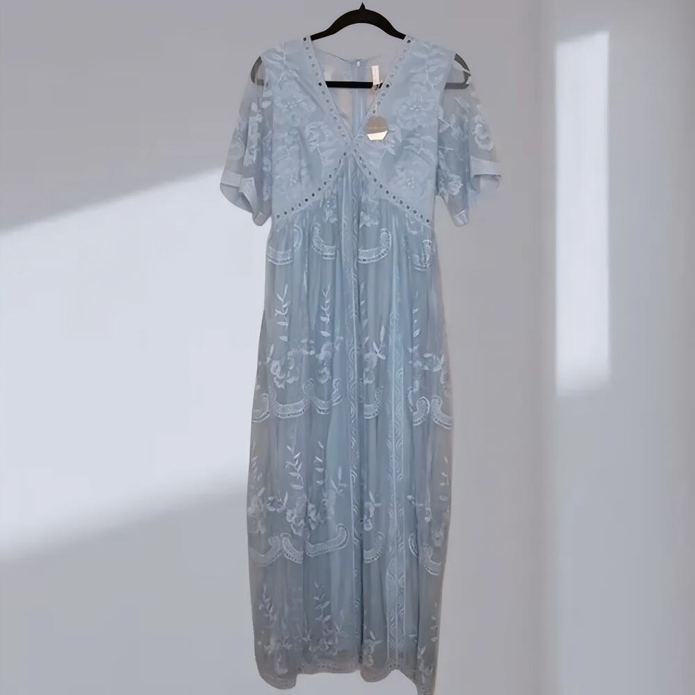 NWT Pink Blush Maternity Maxi Dress - Floral – Powder Blue (Women’s Small)